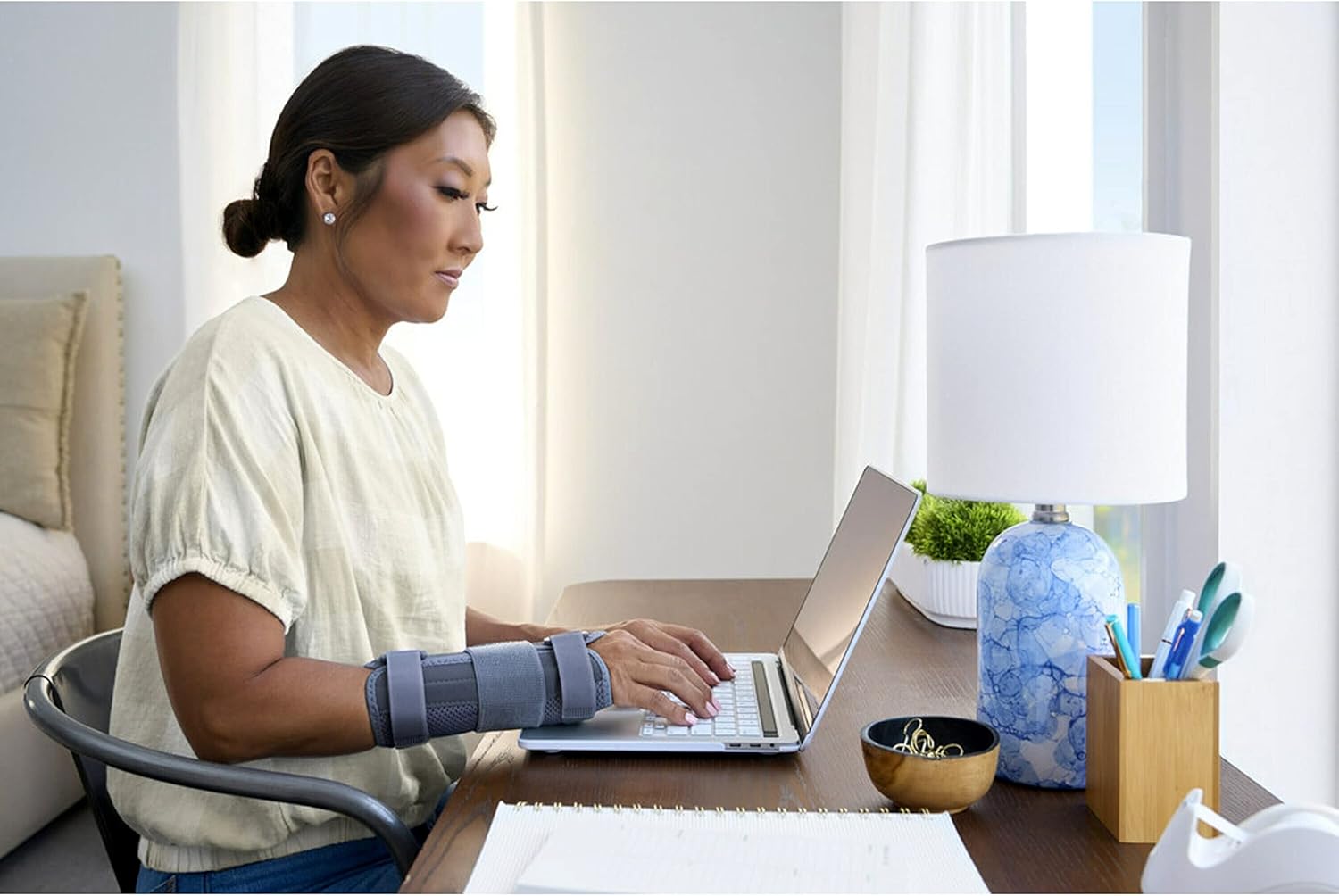 FUTURO Deluxe Wrist Stabiliser Right Hand - Large / Extra Large